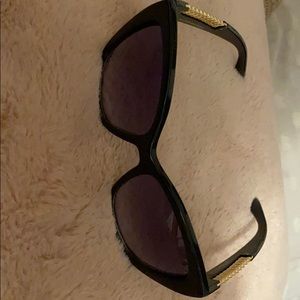Black chain sunglasses